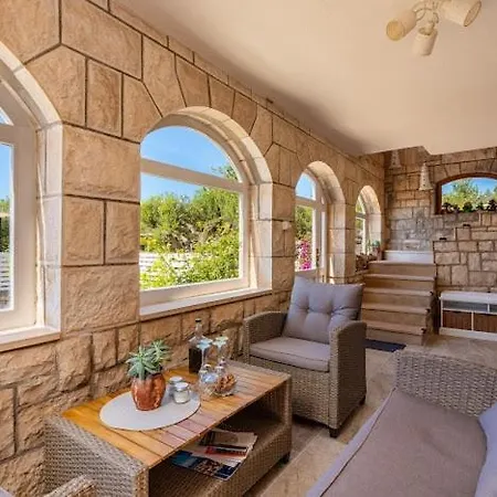 Semesterbostad Stone Oasis Marin *