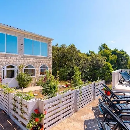 Stone Oasis Marin